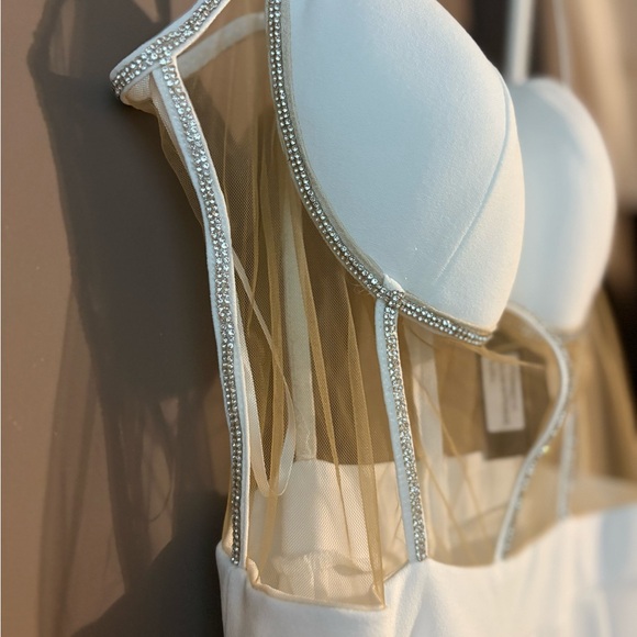 NanaMacs Chic White Jumpsuit - Picture 4 of 9